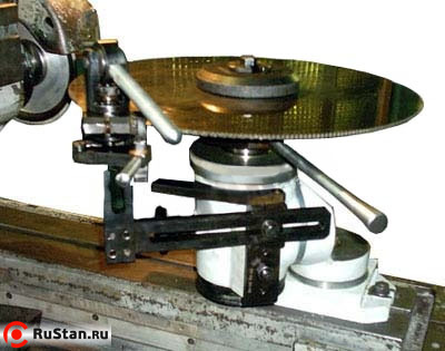 Приспособление для торцовой шлифовки зубьев дисковых пил (диам. 200-400 мм). Модель ВЗ-318.П55 фото №1 ВЗ-318.П55 фото №1